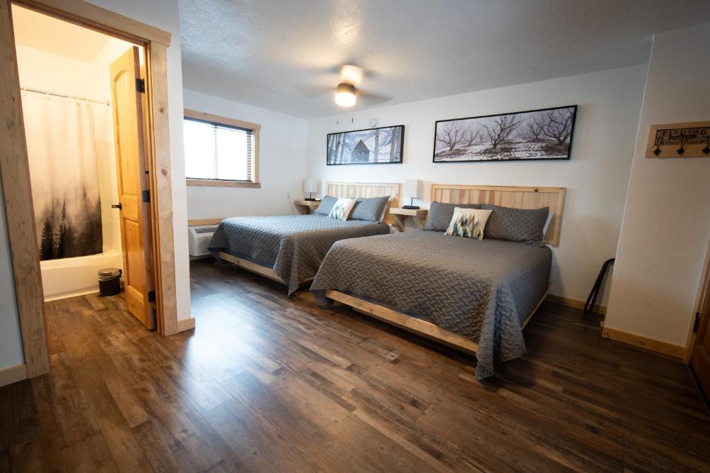 Deluxe Queen Room interior
